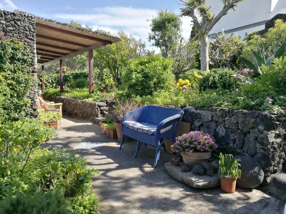 La Rosamarina Hotel Stromboli Bagian luar foto