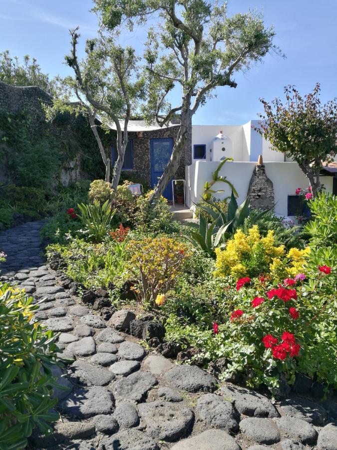 La Rosamarina Hotel Stromboli Bagian luar foto